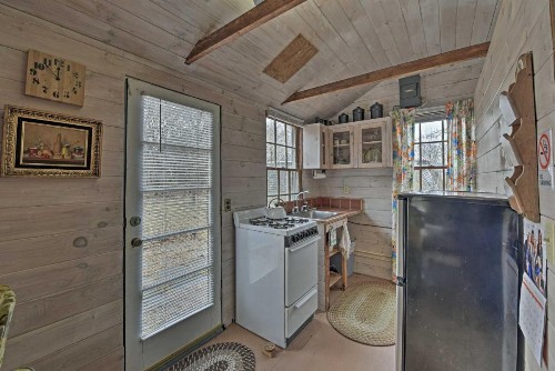 Cozy Cottage on Marthas Vineyard Less Than 1 Mi to Beaches - image 7