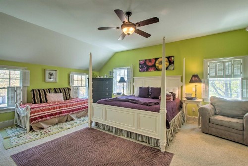 Traditional Marthas Vineyard Home with Porch and Yard - image 12