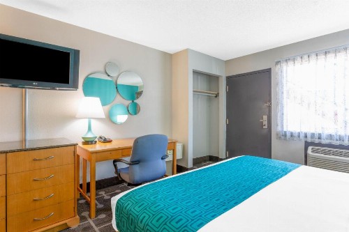 Howard Johnson by Wyndham Virginia Beach - image 13