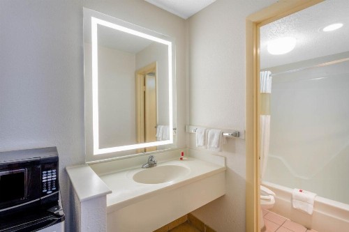 Howard Johnson by Wyndham Virginia Beach - image 17