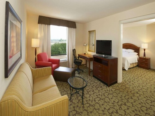 Hilton Garden Inn Virginia Beach Town Center - image 18