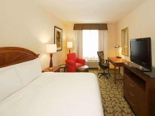 Hilton Garden Inn Virginia Beach Town Center - image 25