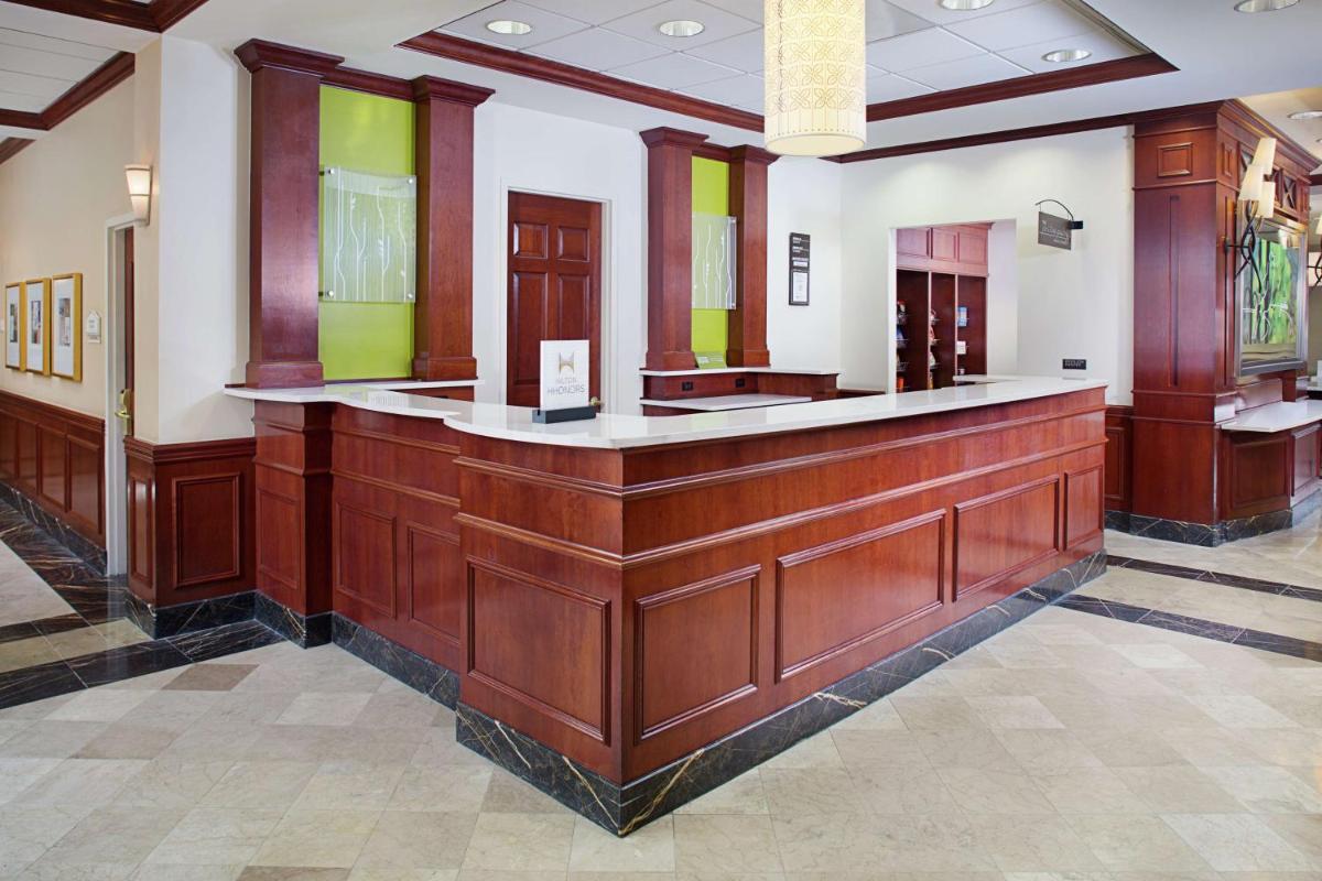 Hilton Garden Inn Virginia Beach Town Center - image 3