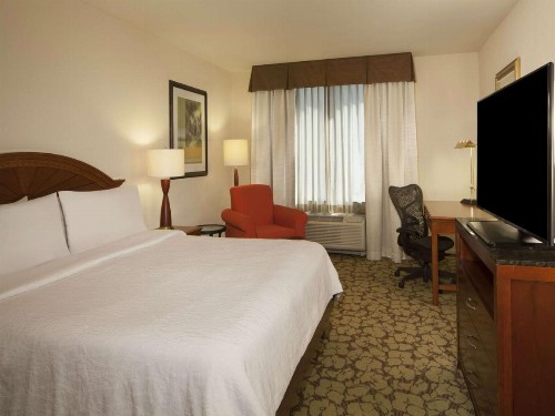 Hilton Garden Inn Virginia Beach Town Center - image 32