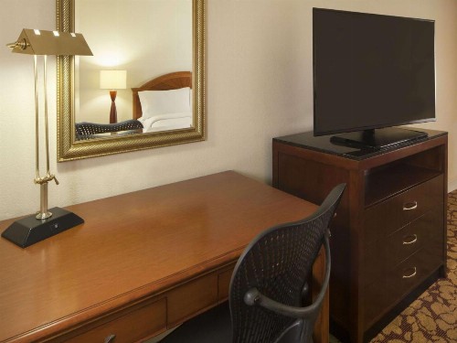 Hilton Garden Inn Virginia Beach Town Center - image 39