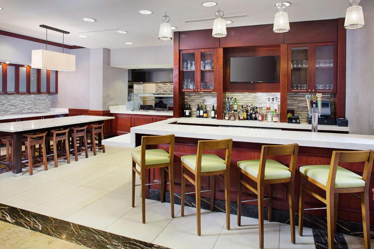 Hilton Garden Inn Virginia Beach Town Center - image 4