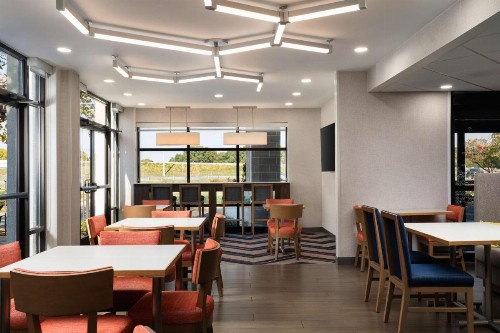 Hampton Inn Norfolk/Virginia Beach - image 7
