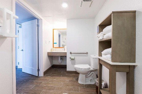 Hampton Inn Virginia Beach Oceanfront North - image 18