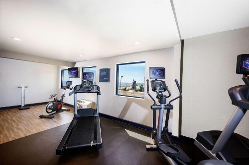 Hampton Inn Virginia Beach Oceanfront North - image 2