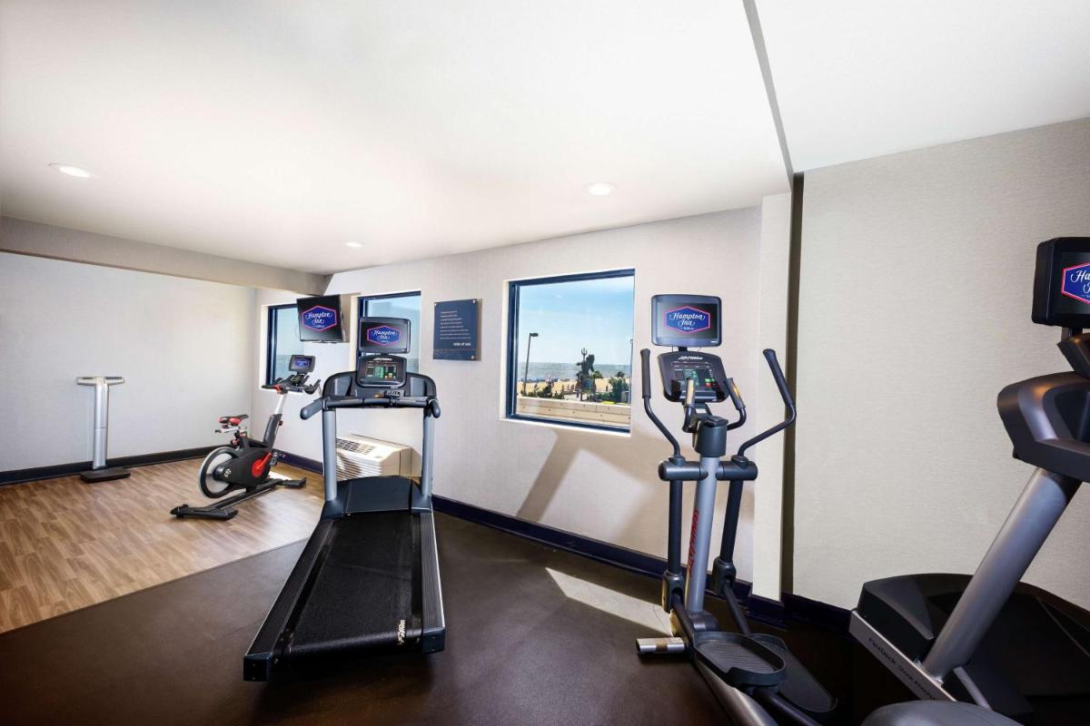 Hampton Inn Virginia Beach Oceanfront North - image 2