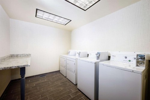 Hampton Inn Virginia Beach Oceanfront North - image 6