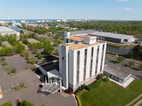 DoubleTree by Hilton Virginia Beach - image 2