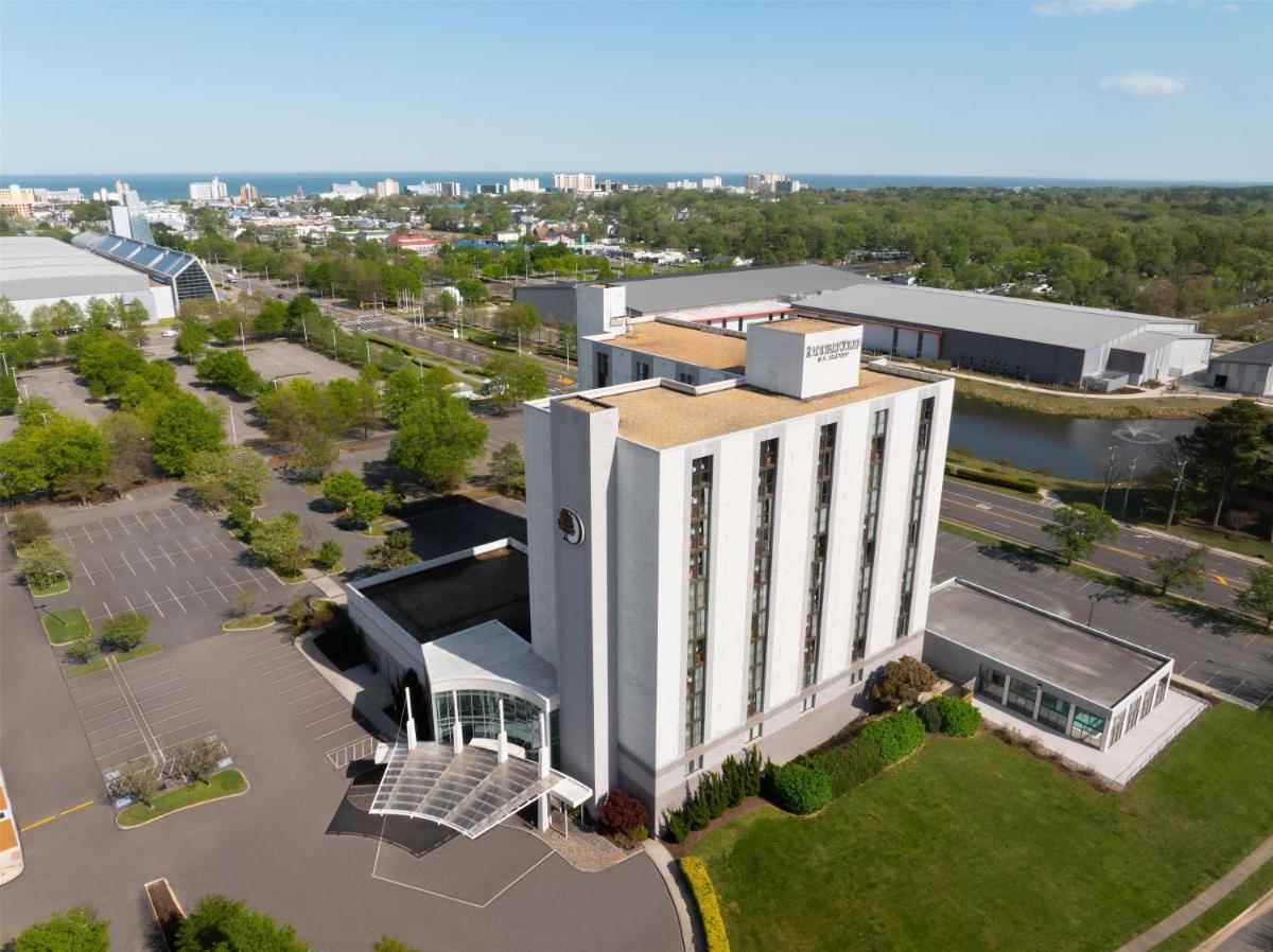 DoubleTree by Hilton Virginia Beach - image 2