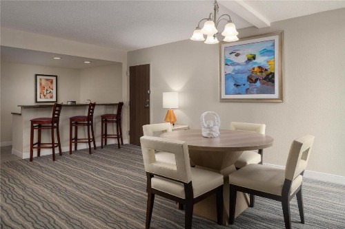 DoubleTree by Hilton Virginia Beach - image 20
