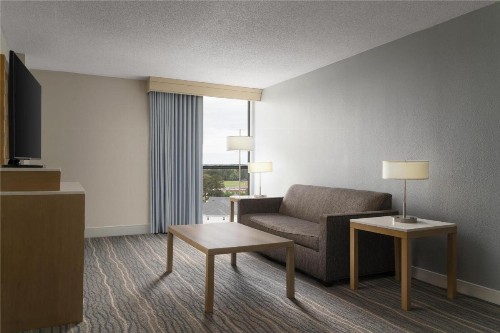 DoubleTree by Hilton Virginia Beach - image 21