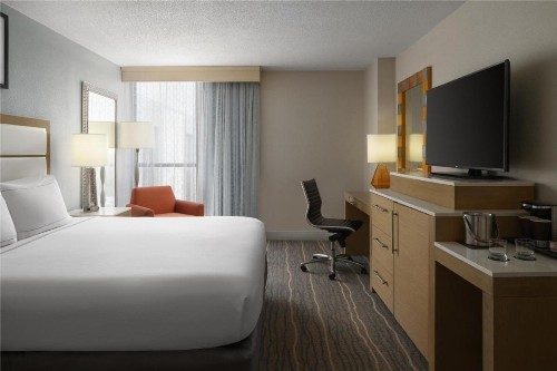 DoubleTree by Hilton Virginia Beach - image 22