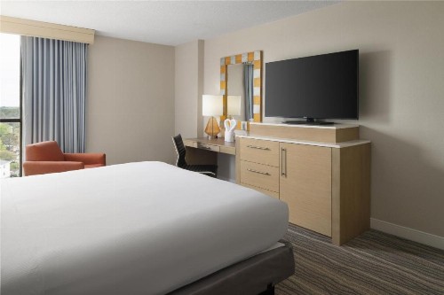 DoubleTree by Hilton Virginia Beach - image 23