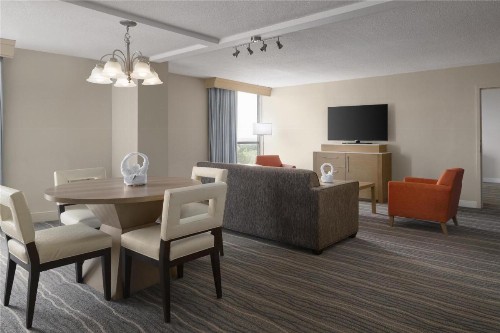 DoubleTree by Hilton Virginia Beach - image 26