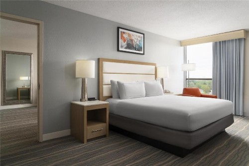 DoubleTree by Hilton Virginia Beach - image 29