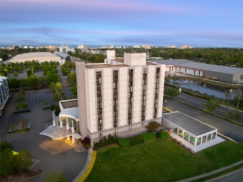 DoubleTree by Hilton Virginia Beach - image 3