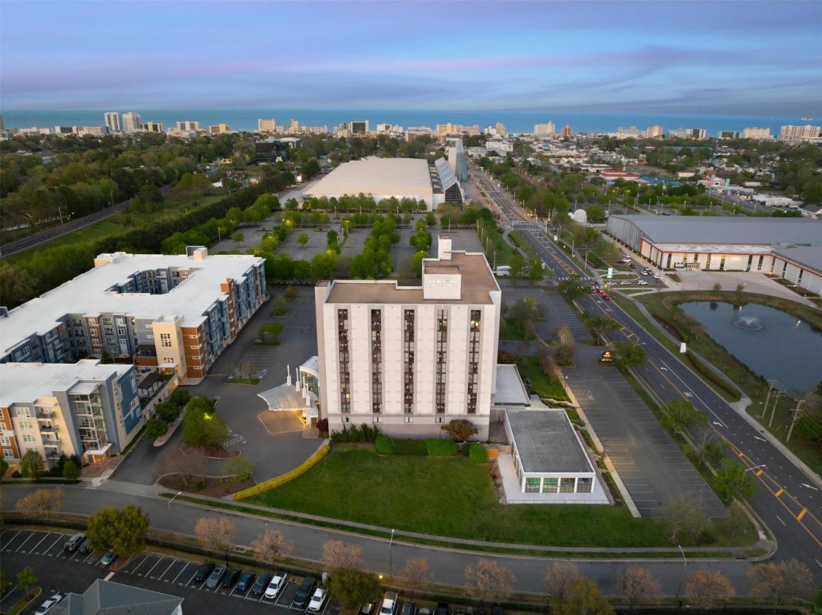 DoubleTree by Hilton Virginia Beach - image 4