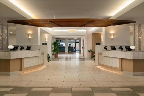 DoubleTree by Hilton Virginia Beach - image 7