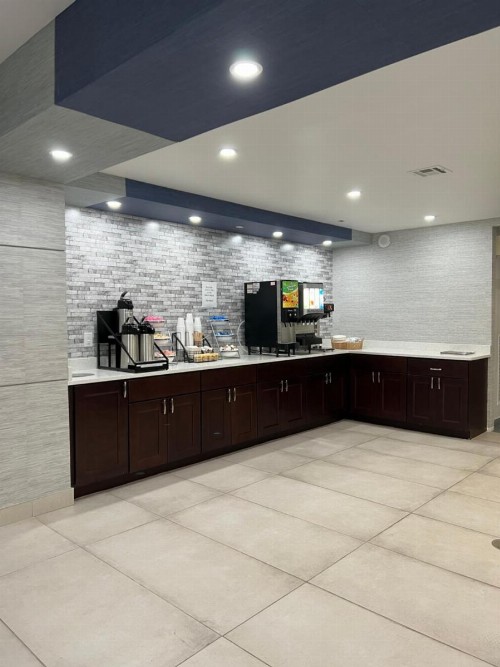Sea View Hotel - image 10