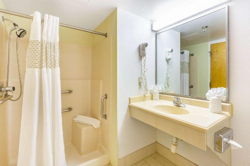Sea View Hotel - image 7