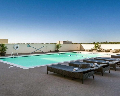 Comfort Suites Beachfront - image 14