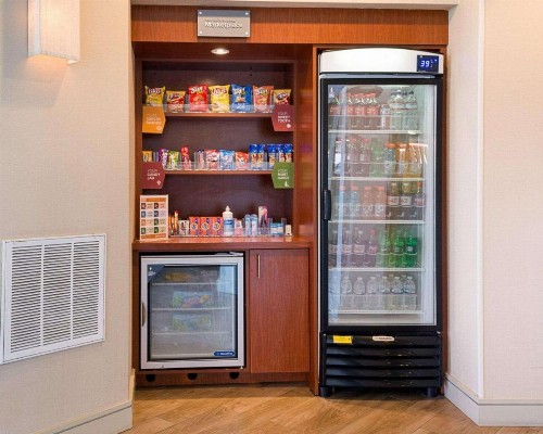Comfort Suites Beachfront - image 19