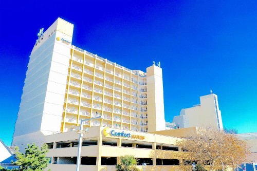 Comfort Suites Beachfront - image 20