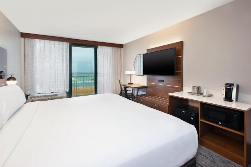 Holiday Inn Express Hotel & Suites Virginia Beach Oceanfront an IHG Hotel - image 32