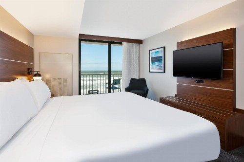 Holiday Inn Express Hotel & Suites Virginia Beach Oceanfront an IHG Hotel - image 5