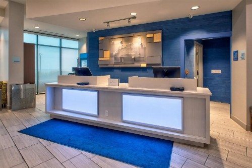 Holiday Inn Express Hotel & Suites Virginia Beach Oceanfront an IHG Hotel - image 8