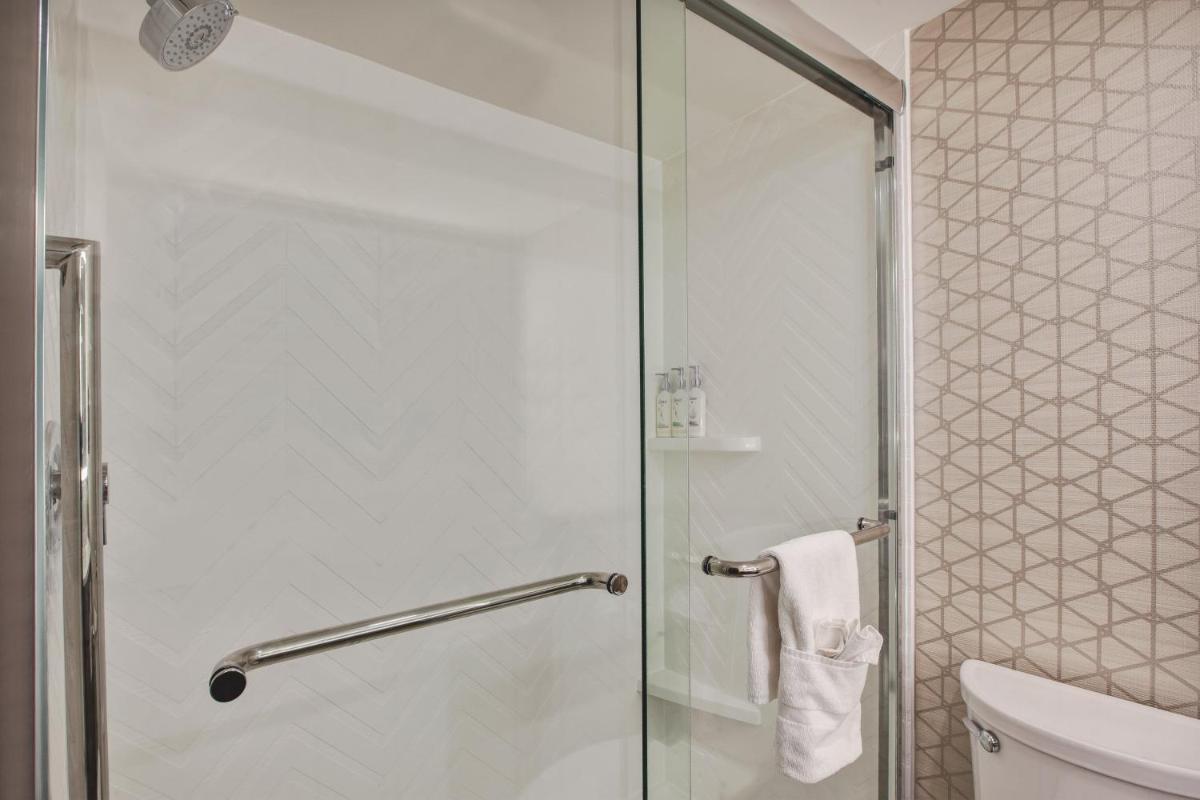 Holiday Inn VA Beach-Oceanside 21st Street an IHG Hotel - image 6