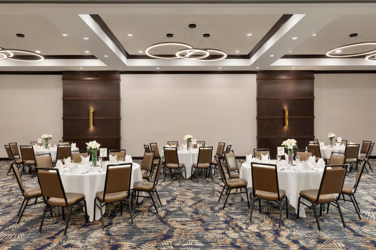 Holiday Inn Virginia Beach - Norfolk an IHG Hotel - image 2