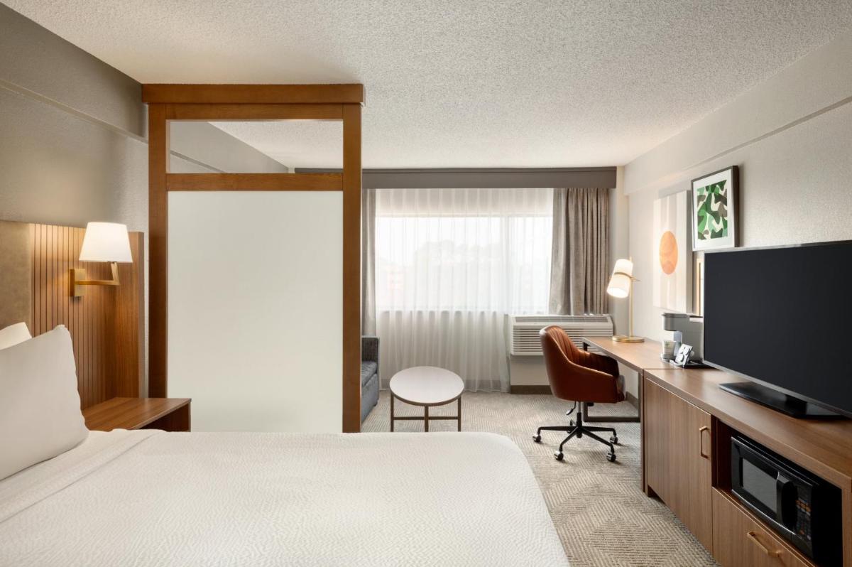 Holiday Inn Virginia Beach - Norfolk an IHG Hotel - image 3