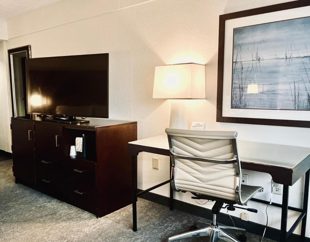 Holiday Inn Virginia Beach - Norfolk an IHG Hotel - image 6