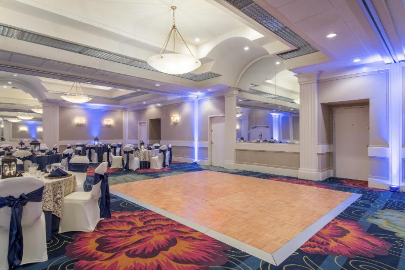 Crowne Plaza Hotel Virginia Beach-Norfolk an IHG Hotel - image 7