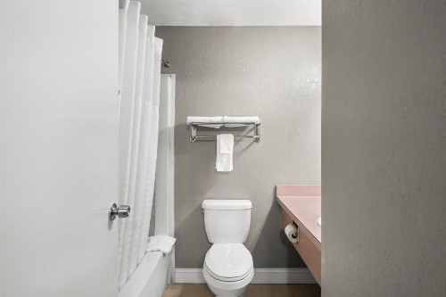 Knights Inn Virginia Beach Lynnhaven - image 5