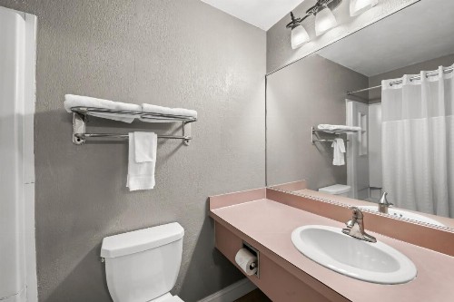 Knights Inn Virginia Beach Lynnhaven - image 7