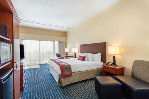 Ramada Plaza by Wyndham Virginia Beach - image 11