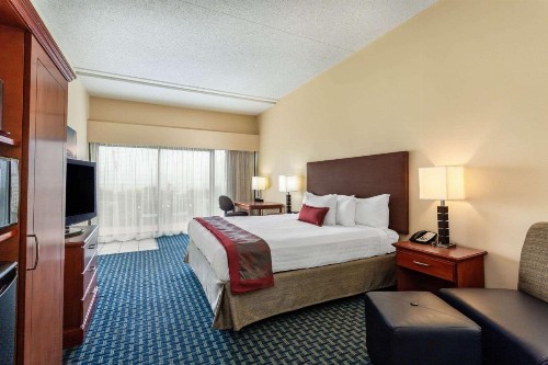 Ramada Plaza by Wyndham Virginia Beach - image 39