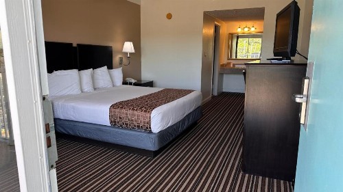 Ambassadors Inn & Suites - image 33