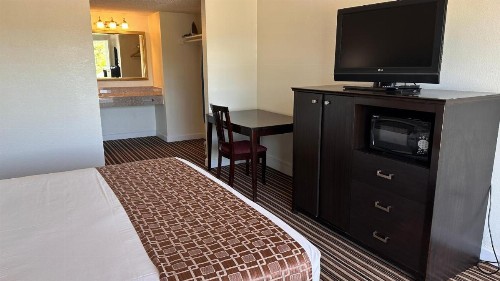 Ambassadors Inn & Suites - image 50