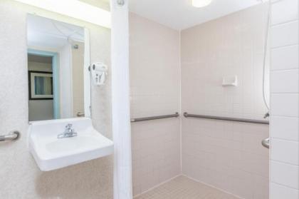 Wyndham Virginia Beach Oceanfront - image 6