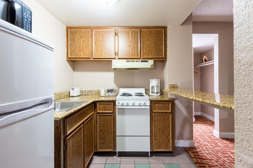 Sundial Inn - image 9
