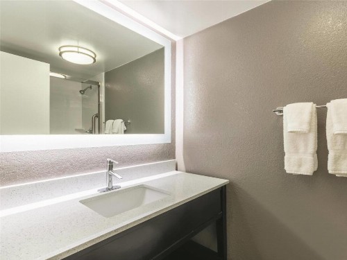 La Quinta by Wyndham Virginia Beach - image 10