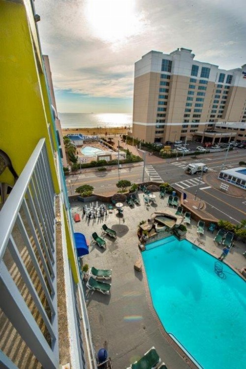 Days Inn by Wyndham Virginia Beach At The Beach - image 1