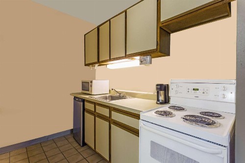 Days Inn by Wyndham Virginia Beach At The Beach - image 11